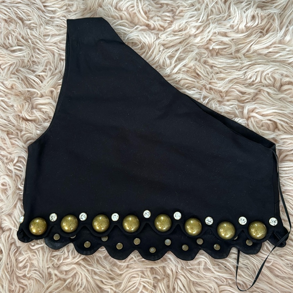 AREA TOP ONE SHOULDER